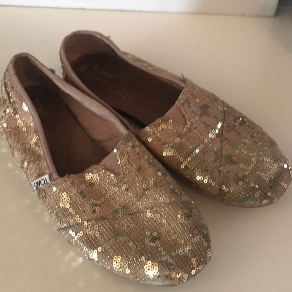 Toms used cond , sparkly Gold Size 8 pics show use